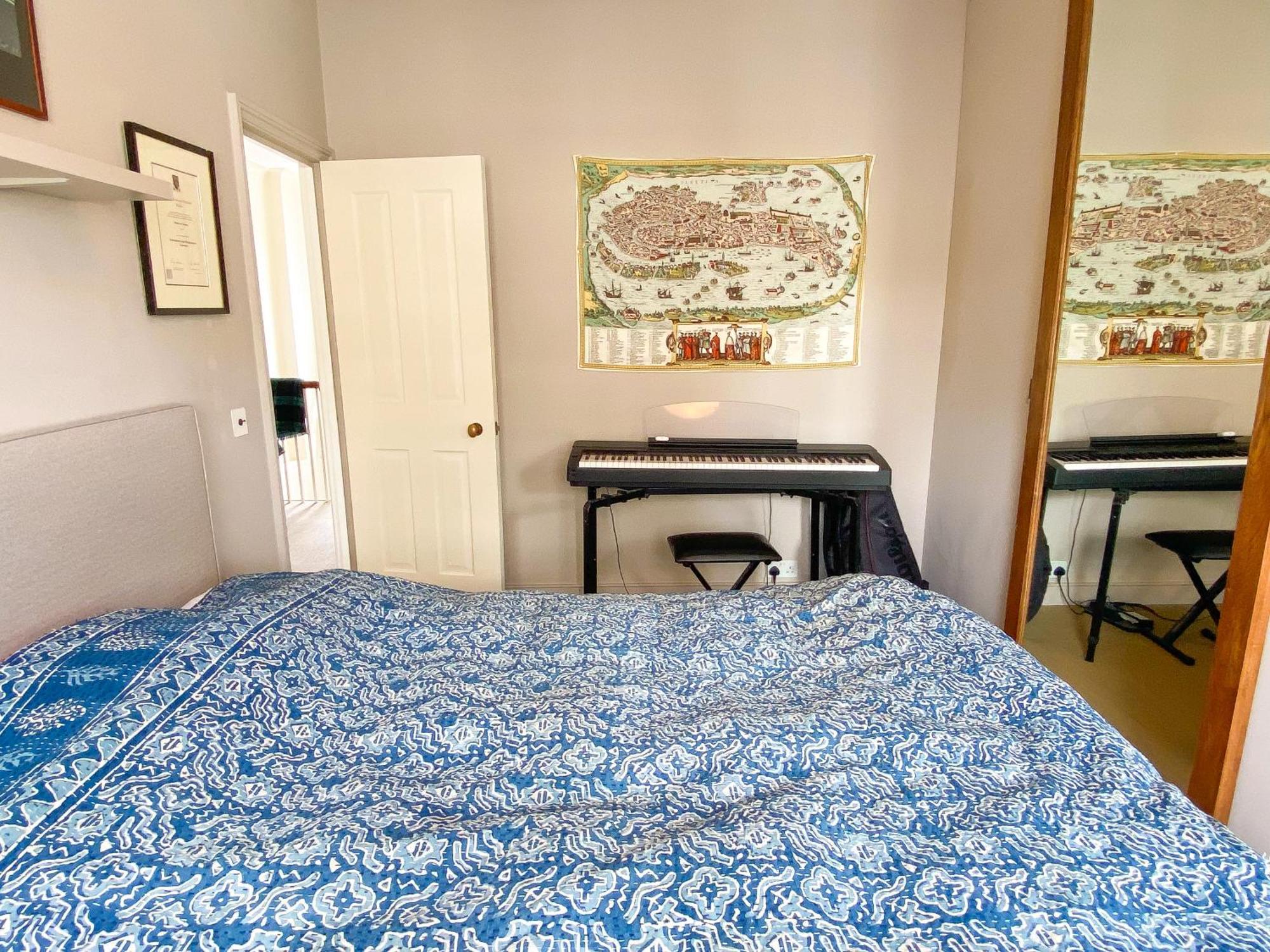 Quaint 1bd Flat Private Balcony West Kensington Apartment London