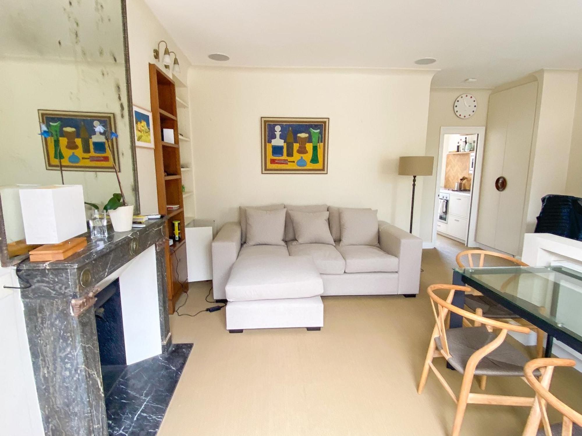 Quaint 1bd Flat Private Balcony West Kensington * London