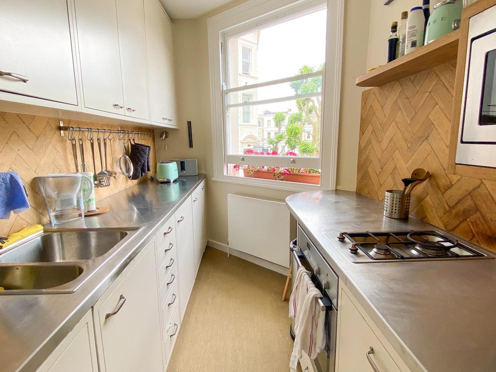 Quaint 1bd Flat Private Balcony West Kensington Apartment